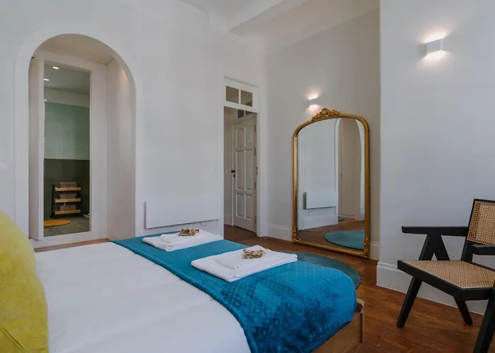 Romantic Luxury House W Captivating Outdoor Patio * Porto
