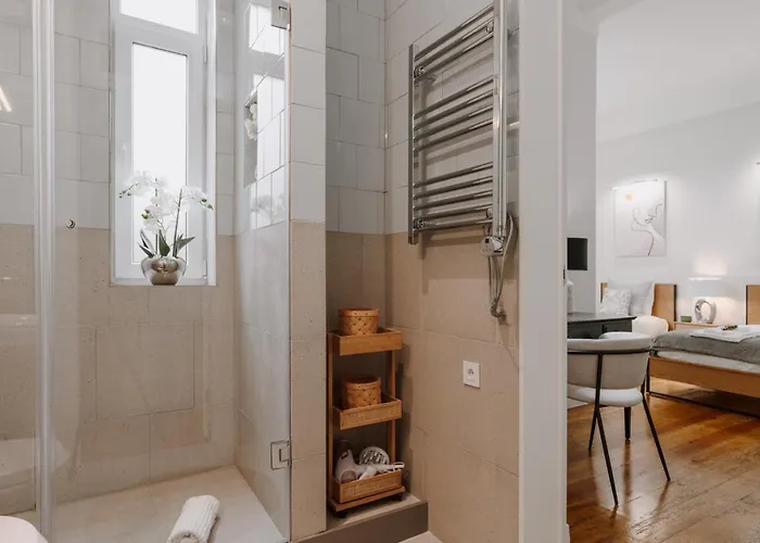 Romantic Luxury House W Captivating Outdoor Patio * Porto