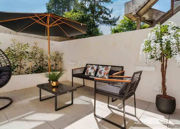 Romantic Luxury House W Captivating Outdoor Patio アパート