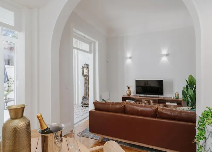 Romantic Luxury House W Captivating Outdoor Patio Appartement *