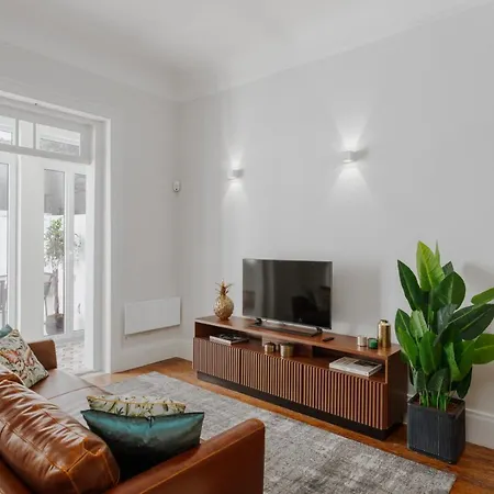 Romantic Luxury House W Captivating Outdoor Patio Daire