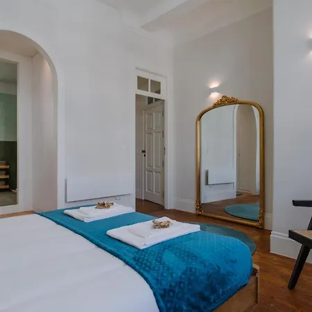 Romantic Luxury House W Captivating Outdoor Patio * Porto