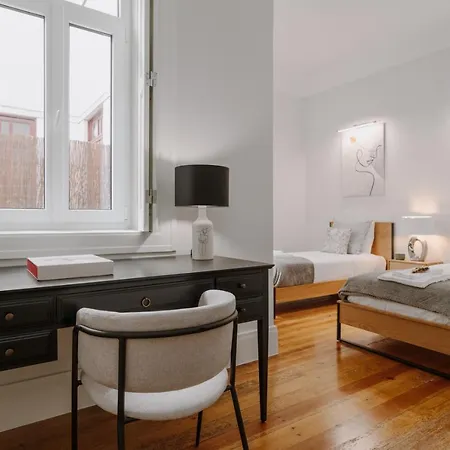 Romantic Luxury House W Captivating Outdoor Patio *