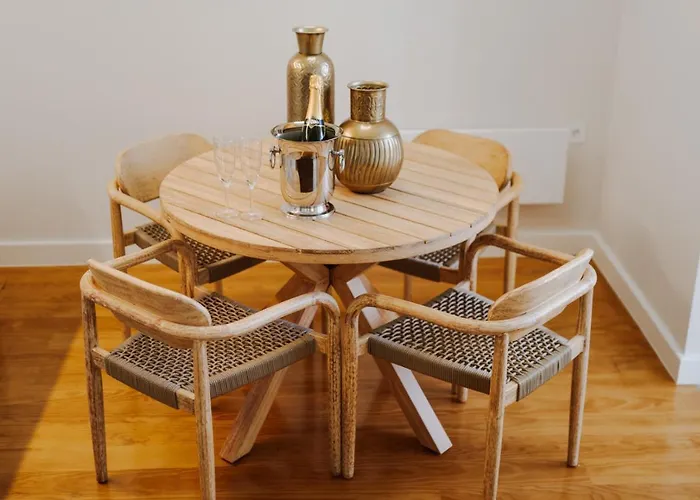 Romantic Luxury House W Captivating Outdoor Patio