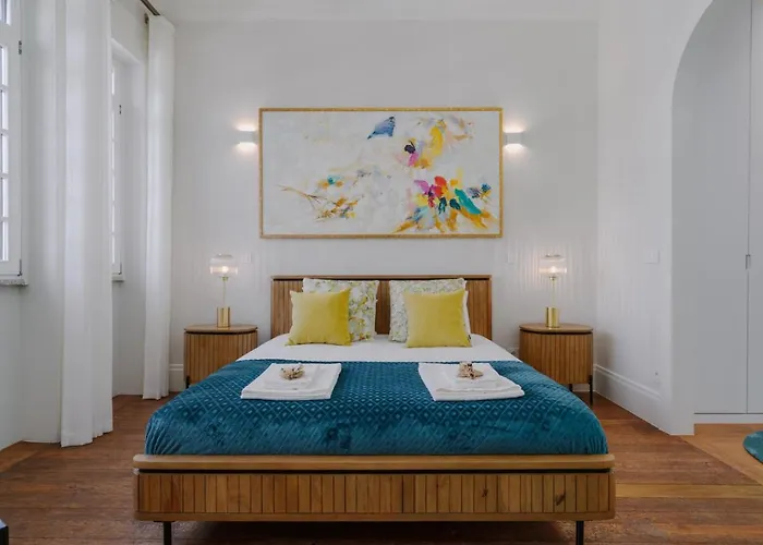 Romantic Luxury House W Captivating Outdoor Patio פורטו