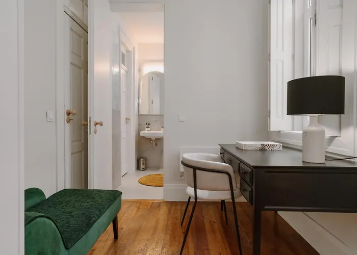 Romantic Luxury House W Captivating Outdoor Patio דירה