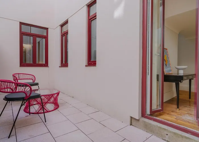 Romantic Luxury House W Captivating Outdoor Patio דירה