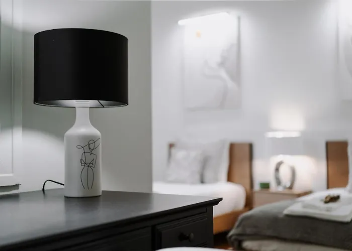 Romantic Luxury House W Captivating Outdoor Patio דירה *