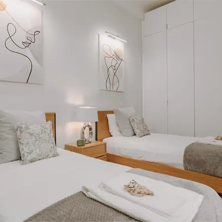 Romantic Luxury House W Captivating Outdoor Patio Appartement Porto