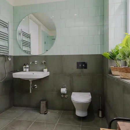 Romantic Luxury House W Captivating Outdoor Patio Appartement